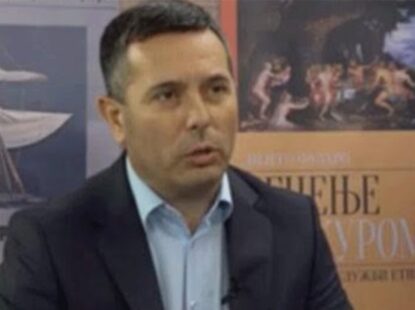 Не помажите нам више збуњујућим одлукама, кад вас молимо!