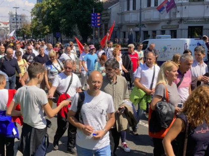 Протест просветара у Београду: Веће плате и мање ученика у разредима