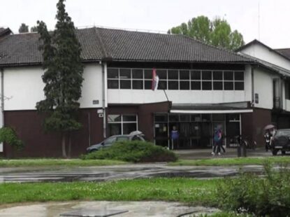ТЕШКО ДА ЋУ ИКАД ВИШЕ У УЧИОНИЦУ: Наставник из Бачке Паланке, којег је претукао бивши ђак, за „Новости“ – Шта ћу са овим ранама на души?